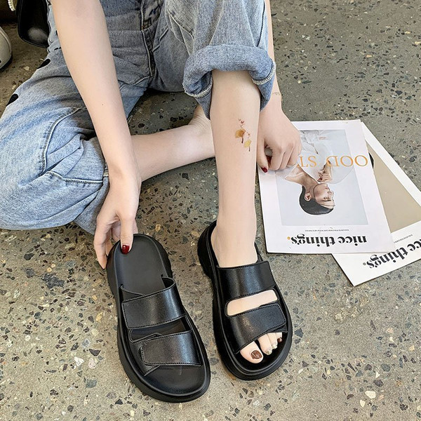 Modernas sieviešu čības ar velcro