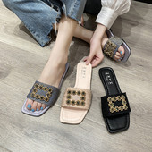 Sieviešu ikdienas čības ar sprādzi un plakanu zoli