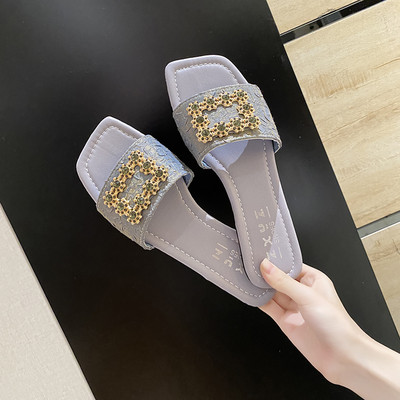 Sieviešu ikdienas čības ar sprādzi un plakanu zoli