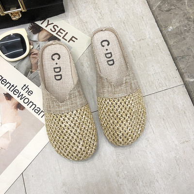 Casual γυναικείες παντόφλες με επίπεδη σόλα - σε δύο χρώματα