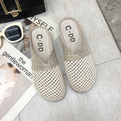 Casual γυναικείες παντόφλες με επίπεδη σόλα - σε δύο χρώματα