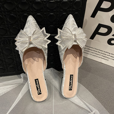 Smaila modeļa sieviešu čības ar mežģīnēm un akmentiņiem