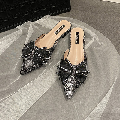 Smaila modeļa sieviešu čības ar mežģīnēm un akmentiņiem