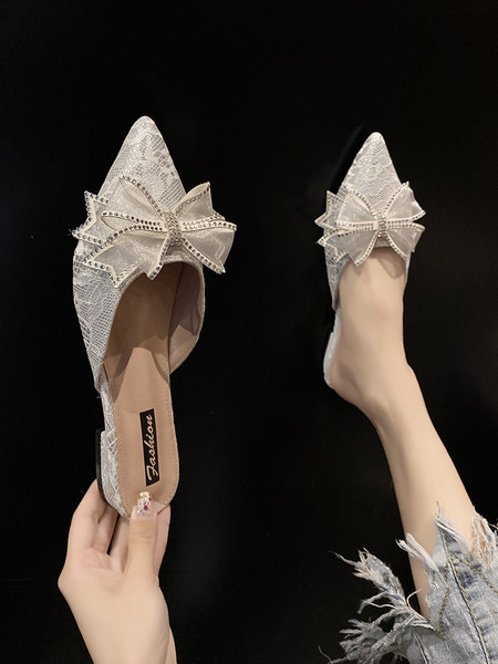 Smaila modeļa sieviešu čības ar mežģīnēm un akmentiņiem