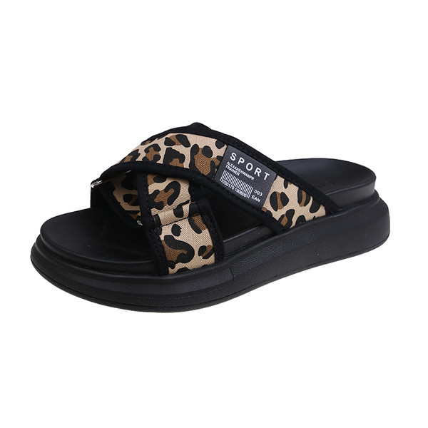 Ikdienas sieviešu čības ar emblēmu