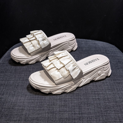 Παντόφλες casual γυναικείες  με σόλα 5 cm και βολάν