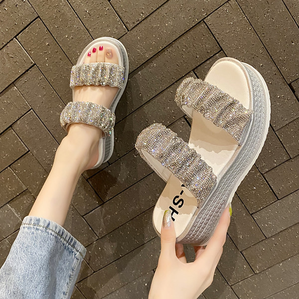 Sieviešu čības ar zoli un akmeņiem uz lencītes