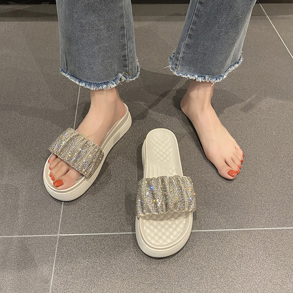 Ikdienas sieviešu čības ar plakanām zolēm un dekorācijas akmeņiem