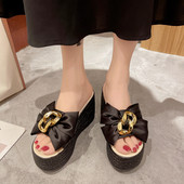 Modernas sieviešu čības ar platformu un lenti - divās krāsās