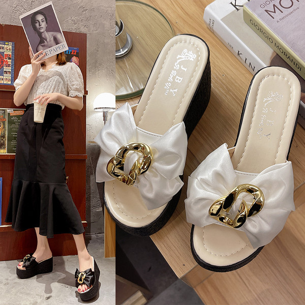 Modernas sieviešu čības ar platformu un lenti - divās krāsās