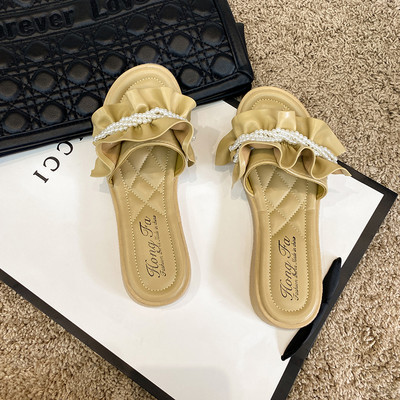 Sieviešu čības ar plakanu zoli un pērļu rotājumu