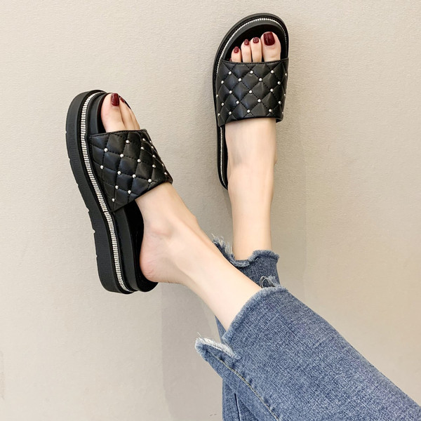 Sieviešu mākslīgās ādas čības ar biezu zoli