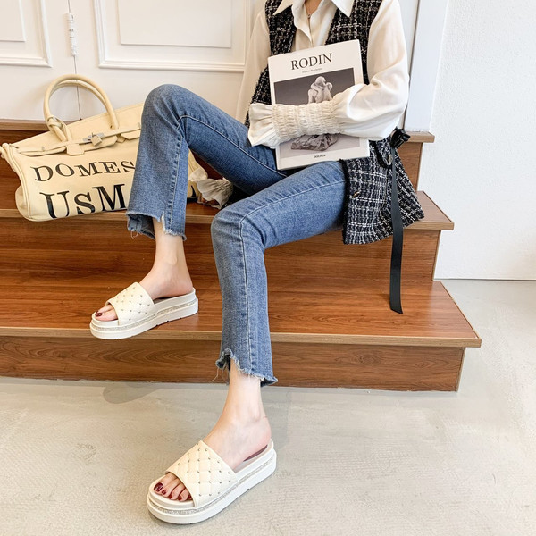 Sieviešu mākslīgās ādas čības ar biezu zoli