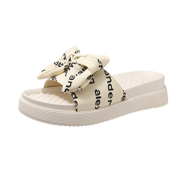 Γυναικείες παντόφλες με επίπεδη σόλα και διακόσμηση από πέρλες