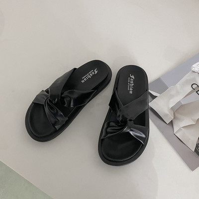 Ikdienas čības ar siksnām no mākslīgās ādas ar plakanu zoli