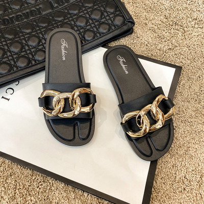 Γυναικείες επίπεδες παντόφλες με μεταλλική αλυσίδα