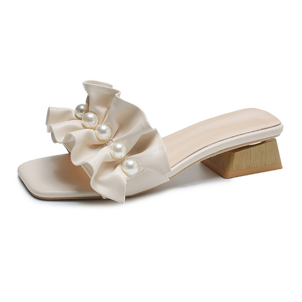 Γυναικείες παντόφλες με χαμηλό πάχος και πέρλες