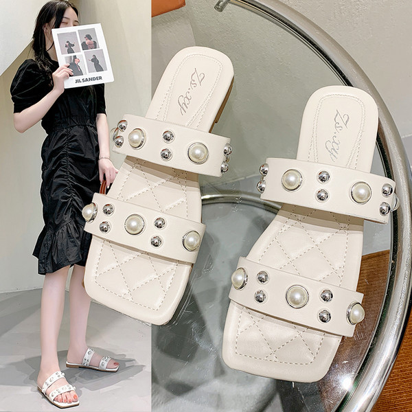 Aktuālās čības ar plakanām zolēm un pērlēm