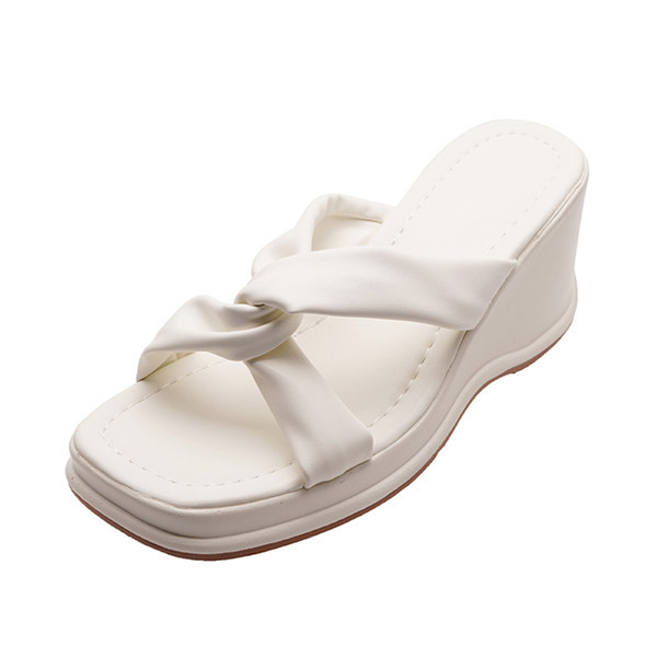 Sieviešu ikdienas čības ar augstu platformu un krusteniskām siksnām