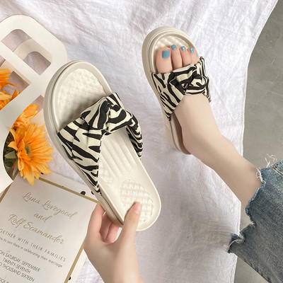 Дамски чехли с равна подметка и каишка от текстил