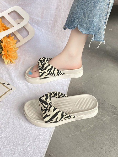 Дамски чехли с равна подметка и каишка от текстил