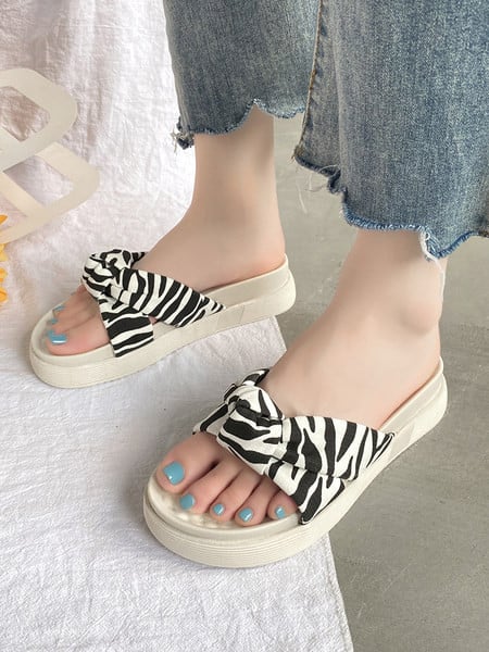 Дамски чехли с равна подметка и каишка от текстил