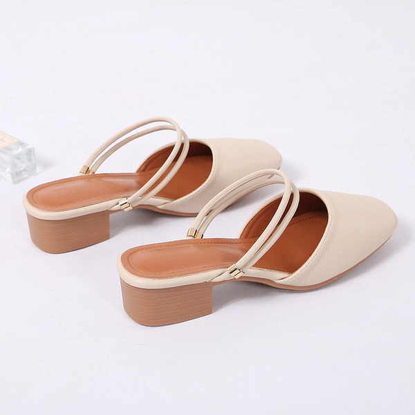 Modernas sieviešu čības ar kvadrātveida 3,5 cm papēdi melnā un bēšā krāsā