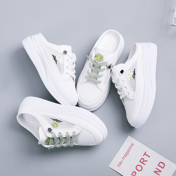 Sportinės – laisvalaikio moteriškos uždaros šlepetės su siuvinėjimais