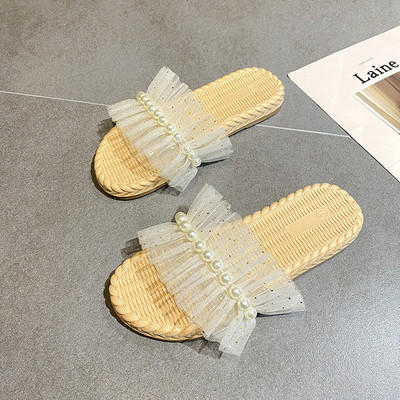 Γυναικείες παντόφλες με επίπεδη σόλα και διακόσμηση από πέρλες