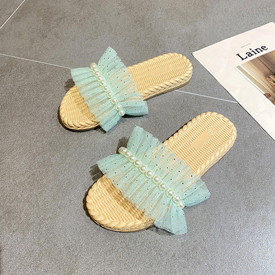 Γυναικείες παντόφλες με επίπεδη σόλα και διακόσμηση από πέρλες