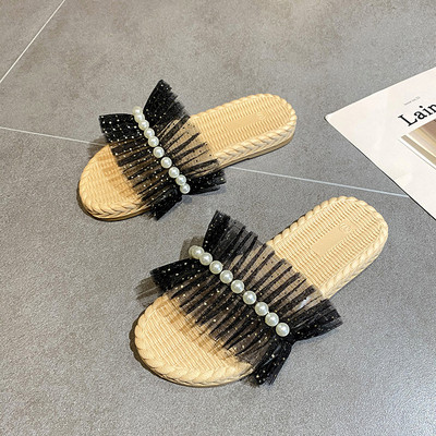 Γυναικείες παντόφλες με επίπεδη σόλα και διακόσμηση από πέρλες