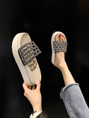 Sieviešu čības dekorētas ar akmeņiem un 3 cm zoli