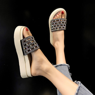 Sieviešu čības dekorētas ar akmeņiem un 3 cm zoli