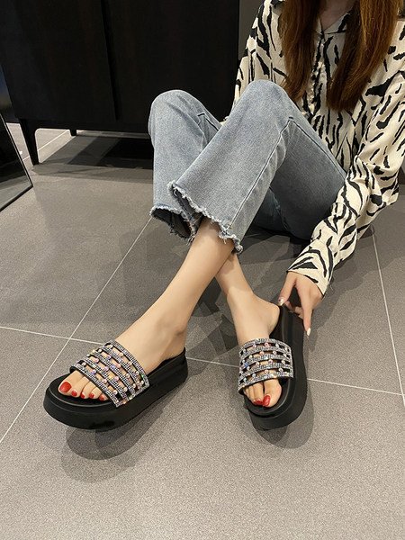 Sieviešu čības dekorētas ar akmeņiem un 3 cm zoli