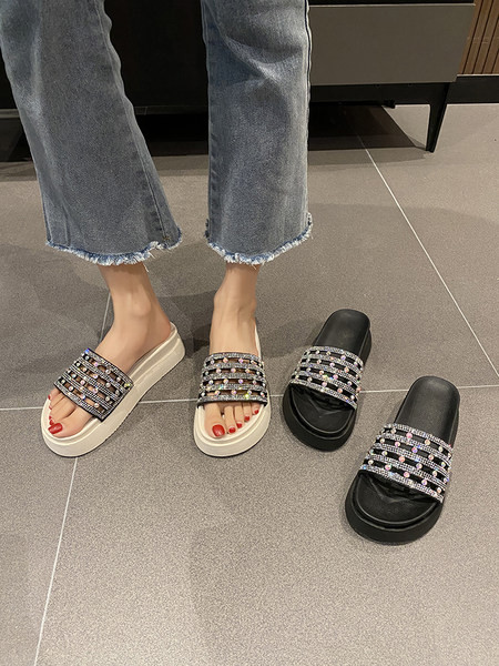 Sieviešu čības dekorētas ar akmeņiem un 3 cm zoli