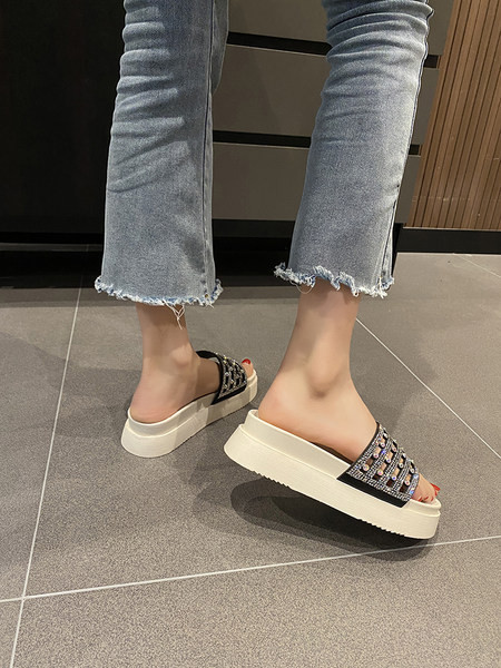 Sieviešu čības dekorētas ar akmeņiem un 3 cm zoli