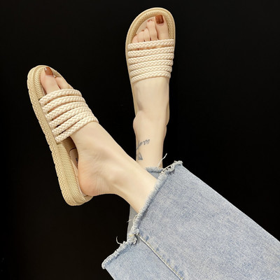 Modernas čības ar lencēm un plakanu zoli