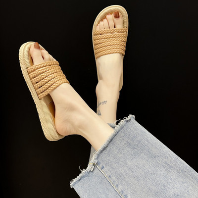 Modernas čības ar lencēm un plakanu zoli