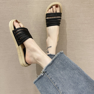 Modernas čības ar lencēm un plakanu zoli