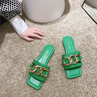 Παντόφλες μοντέρνες γυναικείες με μεταλλική διακόσμηση και επίπεδη σόλα