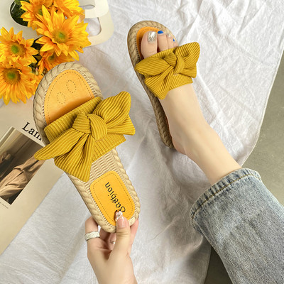 Γυναικείες παντόφλες με επίπεδη σόλα και κορδέλα