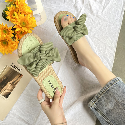 Γυναικείες παντόφλες με επίπεδη σόλα και κορδέλα