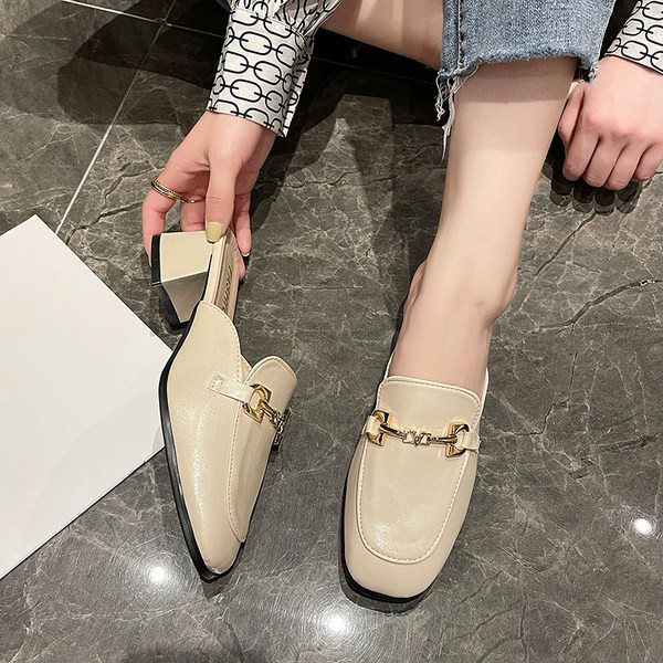 Jauna modeļa slēgtas čības no eko ādas ar metāla apdari