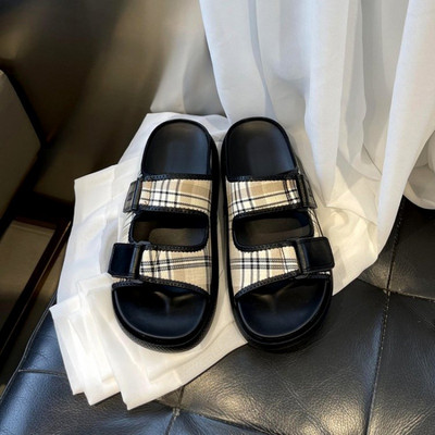 Ikdienas sieviešu čības ar velcro ielāpiem - melnas un bēšas