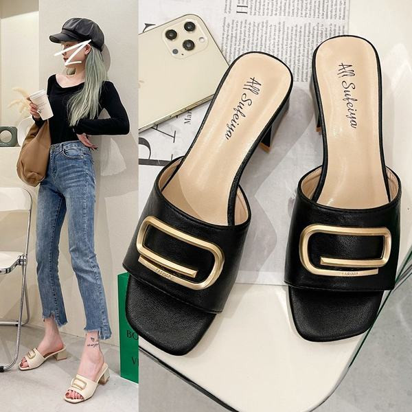 Modernas sieviešu čības ar metāla apdari un papēdi 5 cm