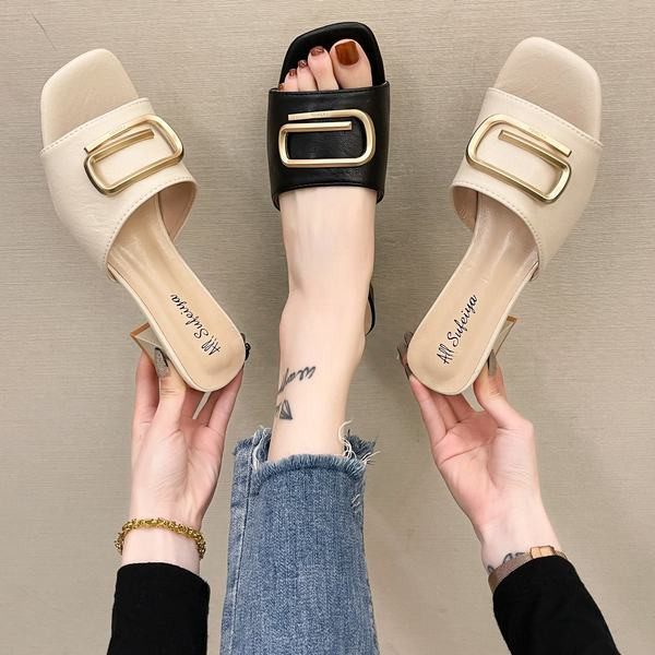 Modernas sieviešu čības ar metāla apdari un papēdi 5 cm