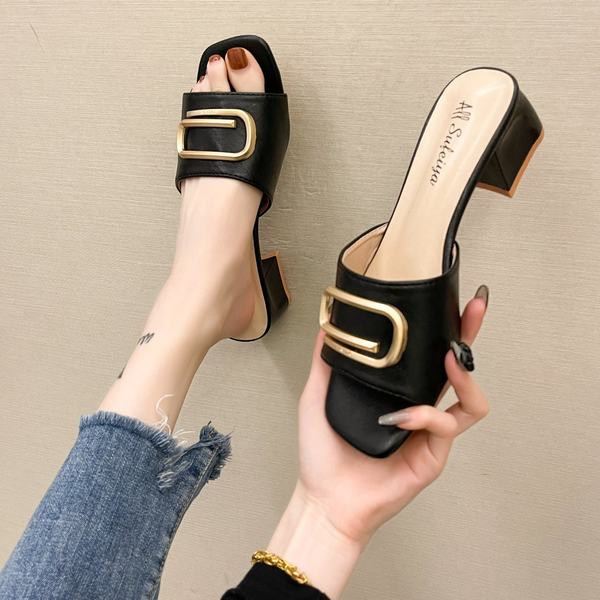 Modernas sieviešu čības ar metāla apdari un papēdi 5 cm