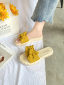 Sieviešu čības ar plakanu zoli un velveta apdari