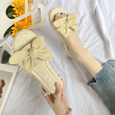 Sieviešu čības ar plakanu zoli un velveta apdari