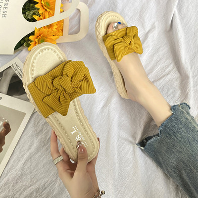 Sieviešu čības ar plakanu zoli un velveta apdari